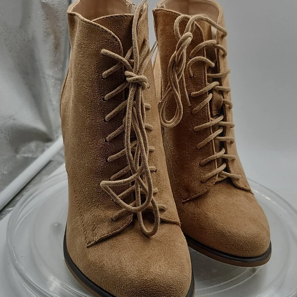 J Tan faux Suede Lace Up Boots with Sturdy Heel Sz 6 - Picture 3 of 11